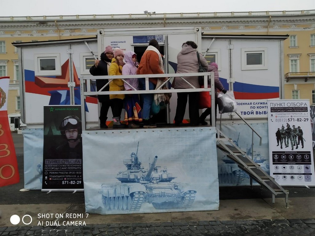 27 января 2020 года обучающиеся Павловской гимназии посетили выставку исторической и военной техники на Дворцовой площади